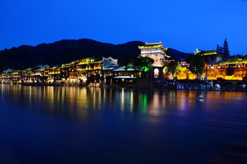 Fenghuang Slowly Time Inn Extérieur photo