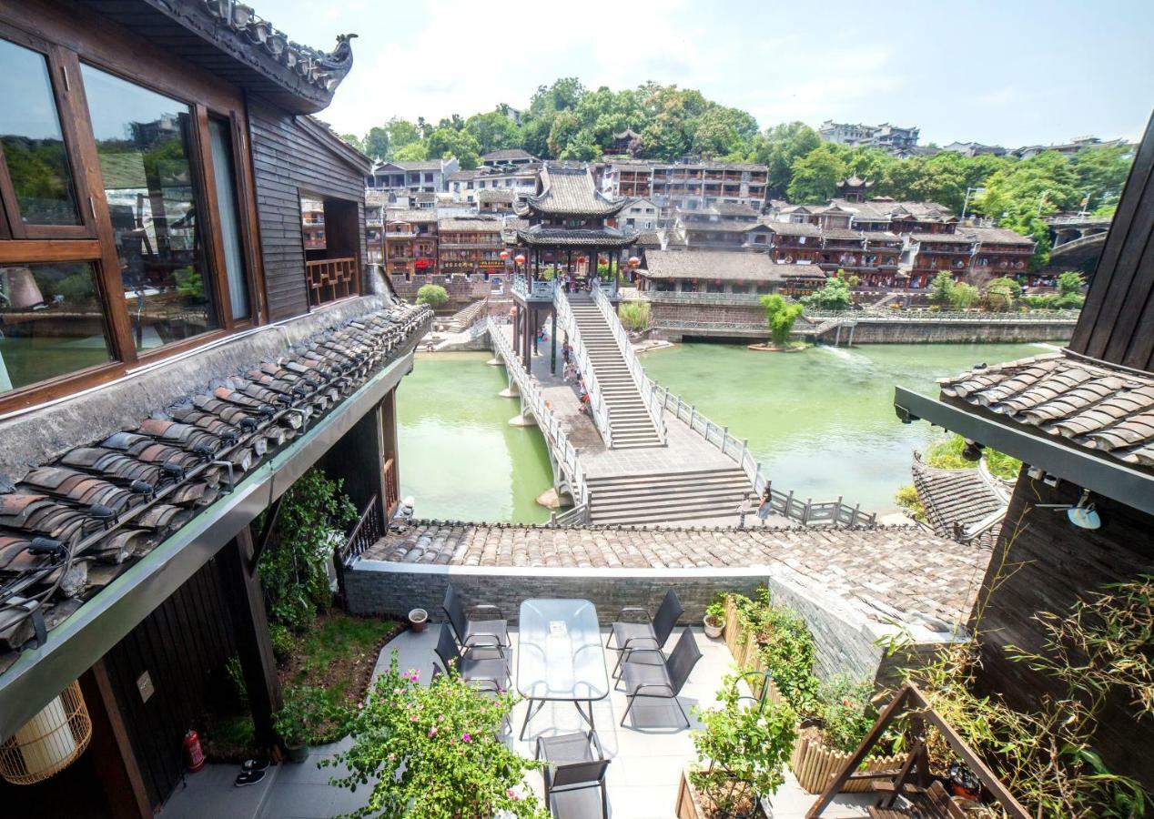 Fenghuang Slowly Time Inn Extérieur photo