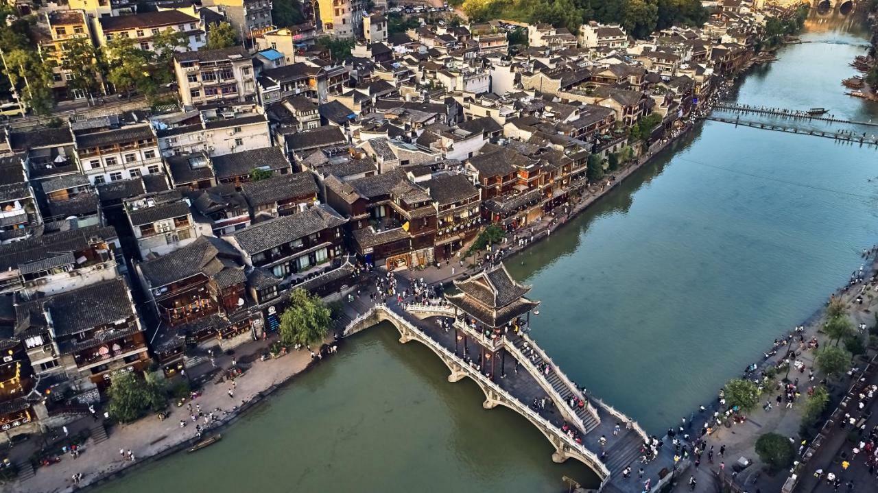 Fenghuang Slowly Time Inn Extérieur photo