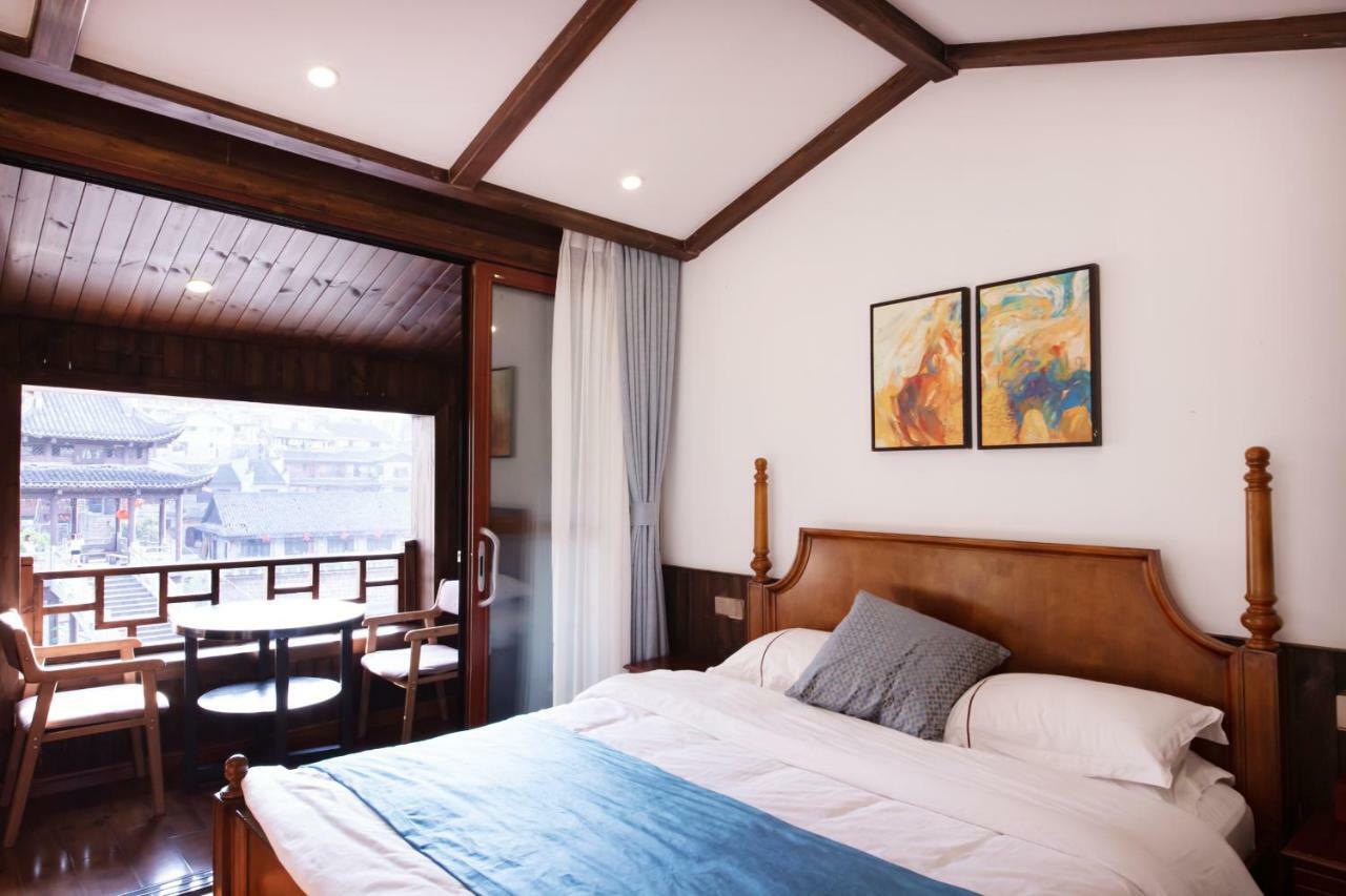 Fenghuang Slowly Time Inn Extérieur photo