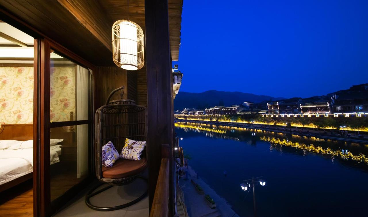 Fenghuang Slowly Time Inn Extérieur photo